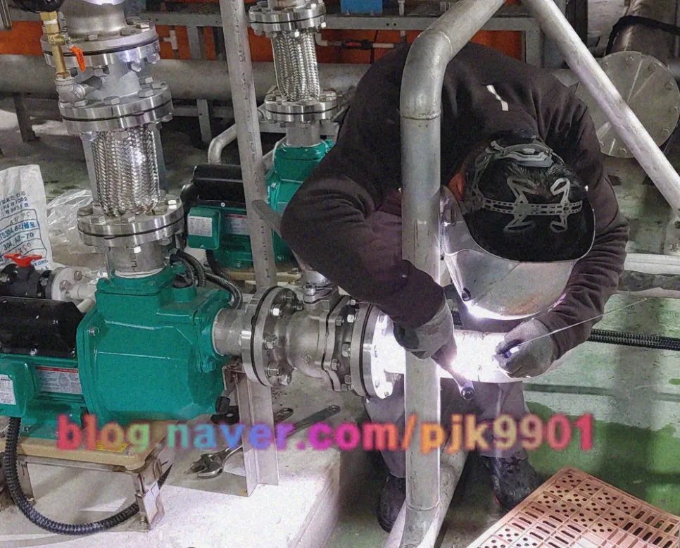 약품설비 배관 용접 작업